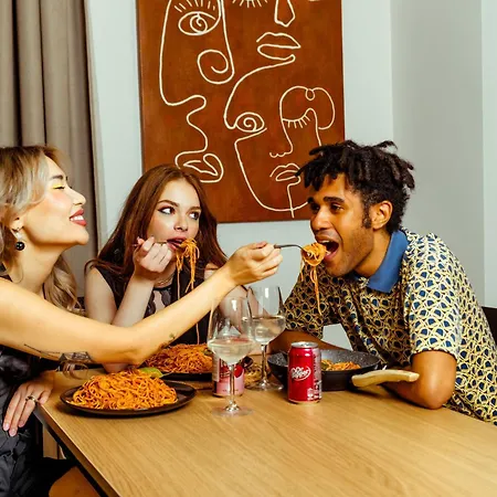 Maisons بيت ضيافة كاتانيا